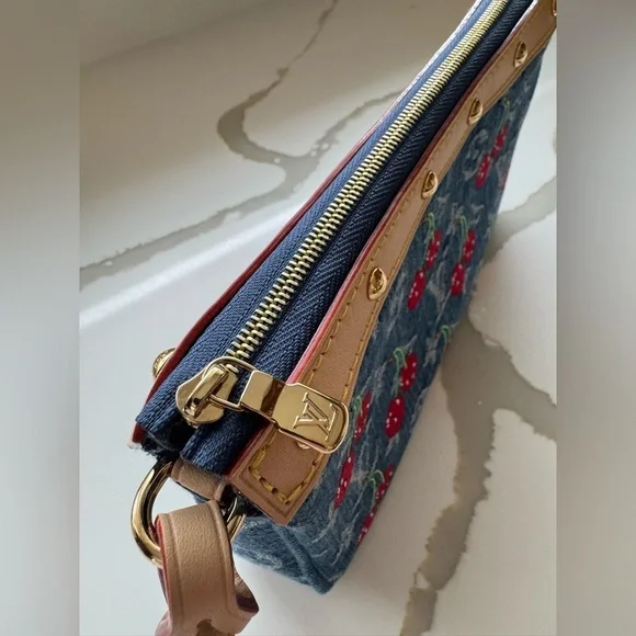 LV x TM Pochette Accessoires - Monogram cherry denim - Picture 5 of 10